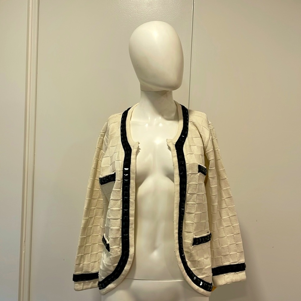 Michael Simon white with black Trim Cardigan SzMed